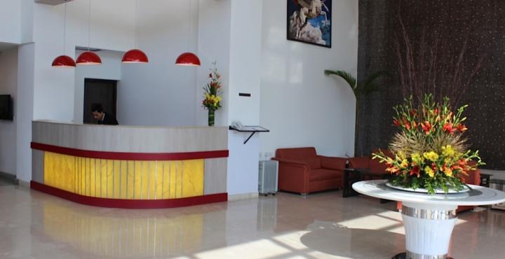 Xenious World Square Hotel Газиабад Экстерьер фото
