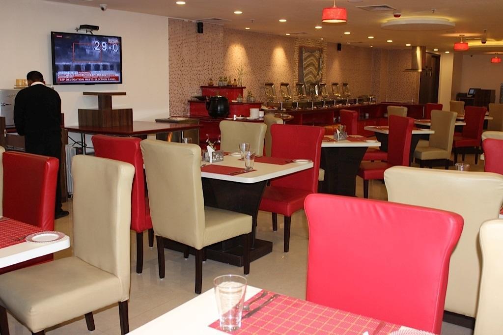 Xenious World Square Hotel Газиабад Экстерьер фото