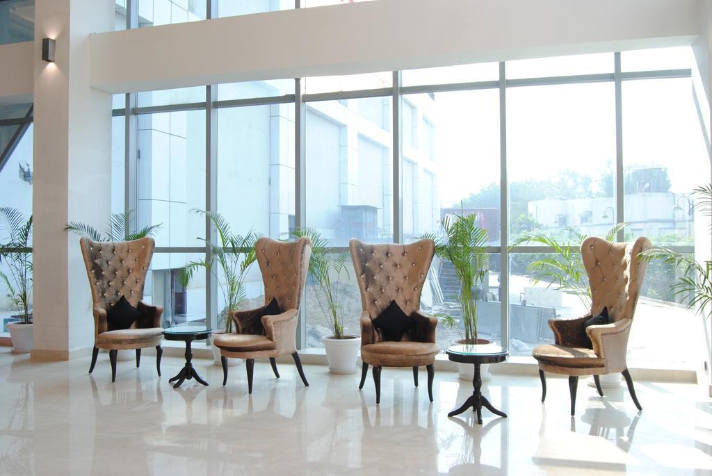 Xenious World Square Hotel Газиабад Экстерьер фото
