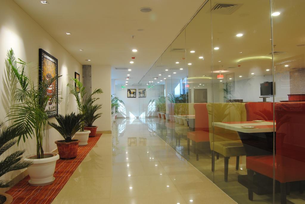 Xenious World Square Hotel Газиабад Экстерьер фото