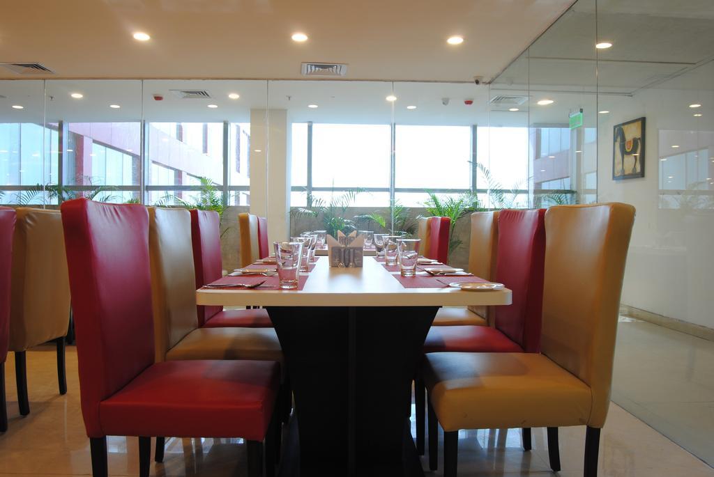 Xenious World Square Hotel Газиабад Экстерьер фото