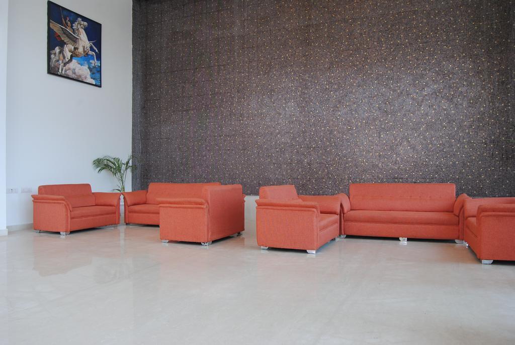 Xenious World Square Hotel Газиабад Экстерьер фото