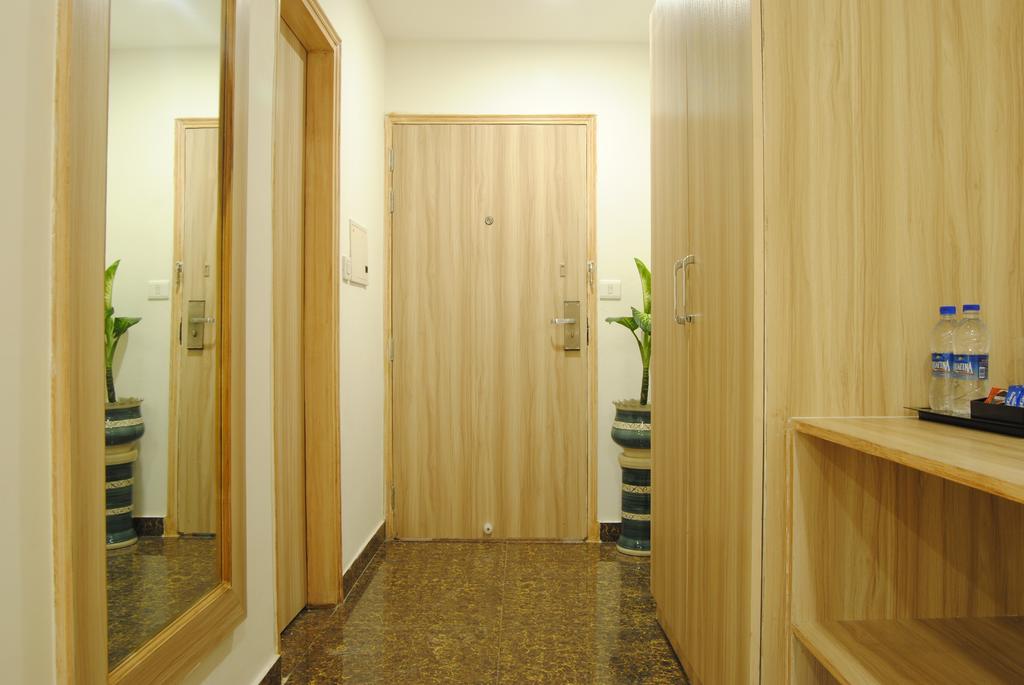 Xenious World Square Hotel Газиабад Экстерьер фото