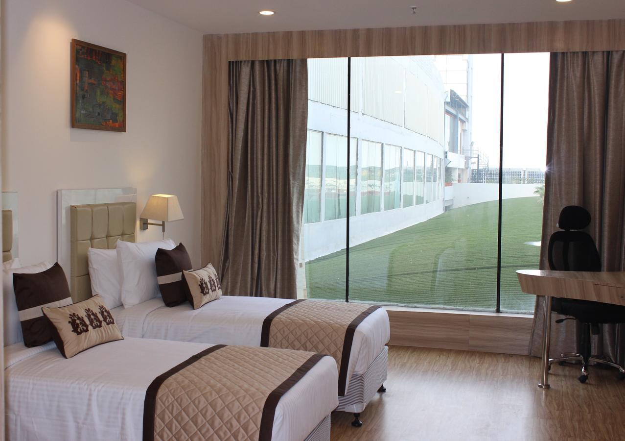 Xenious World Square Hotel Газиабад Экстерьер фото